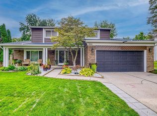 7464 Westbury Blvd, West Bloomfield, MI 48322