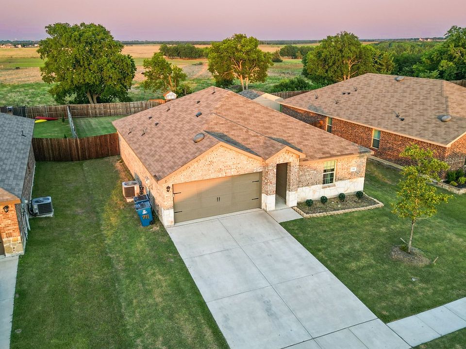 1st image of 711 Saddle Horn Way