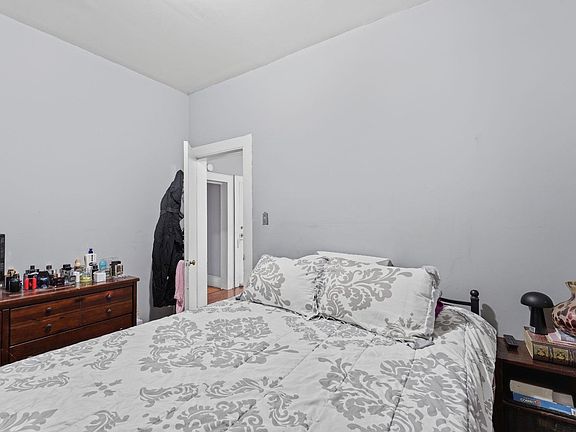 5th image of 120 Hutton St