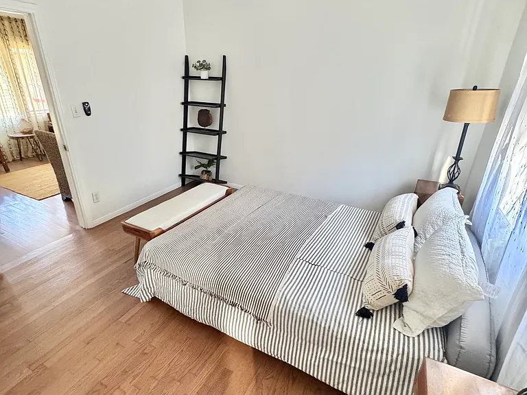 1266 3/4 N Kingsley Dr #1266-3/4 — Photo 10