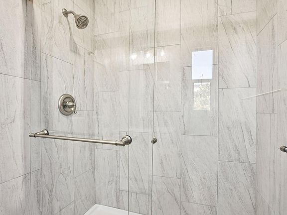 18th image of 4224 Floral Dr