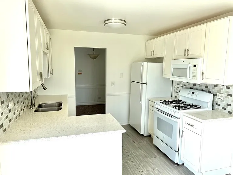 327 Wildberry Ct #D2 — Photo 6