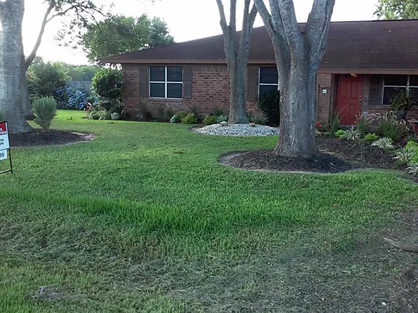 472 Becky St, El Campo, TX 77437