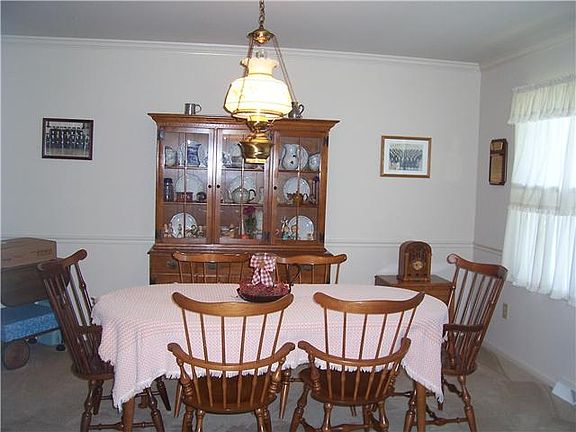 5th image of 921 Sugar Pine Dr