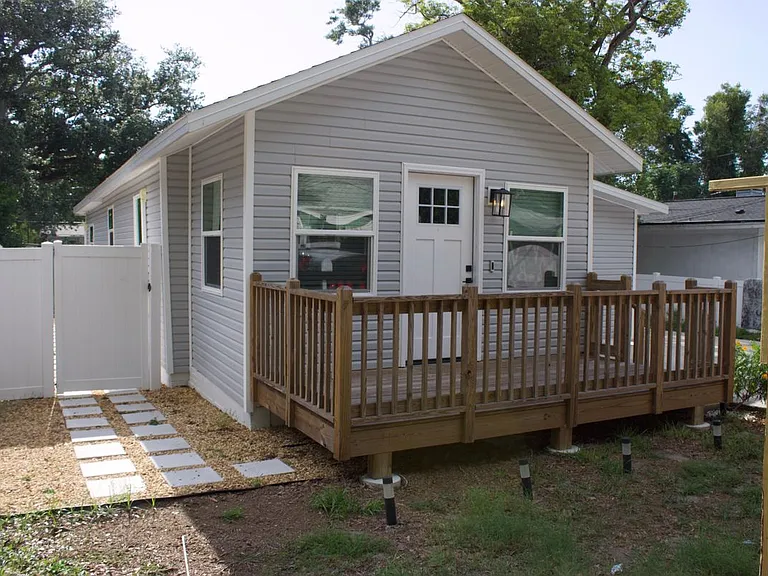 1574 Ewing Ave — Photo 2