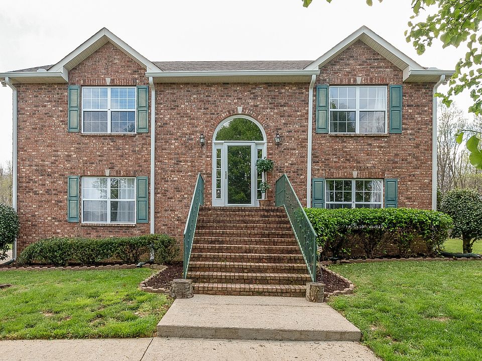 1st image of 105 Oak Park Ct