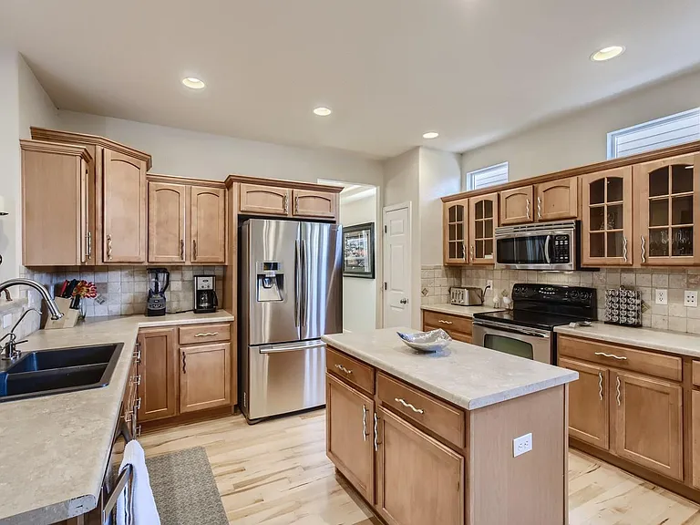 2197 Creekside Dr — Photo 3