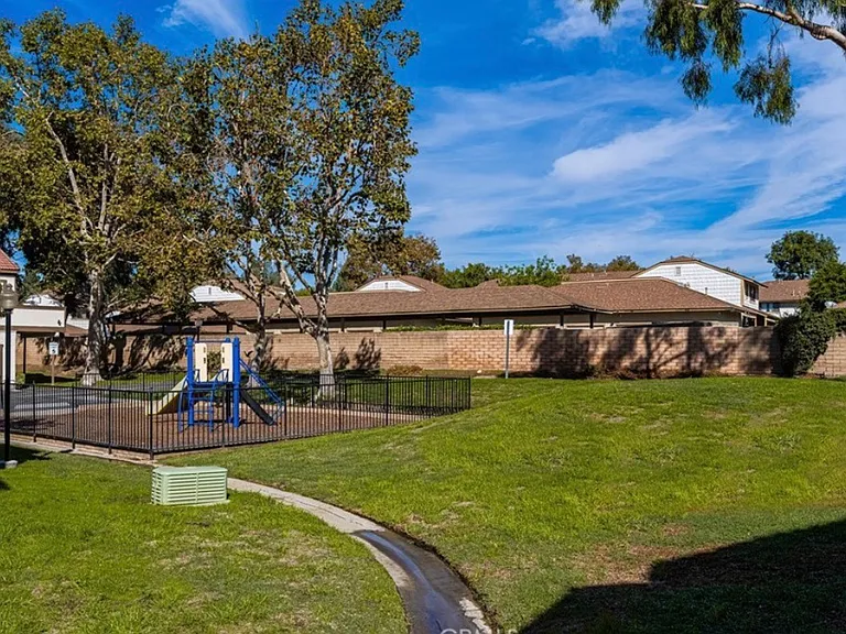 1206 S Cypress Ave #F — Photo 15