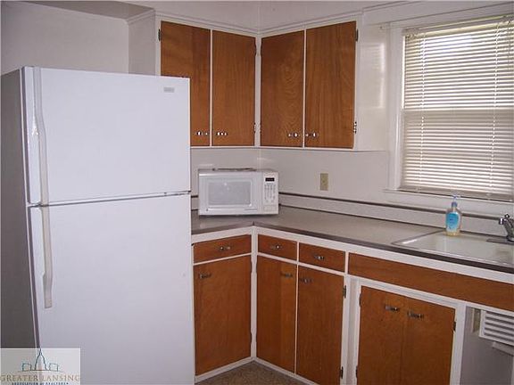 2nd image of 2828 Lee Blvd