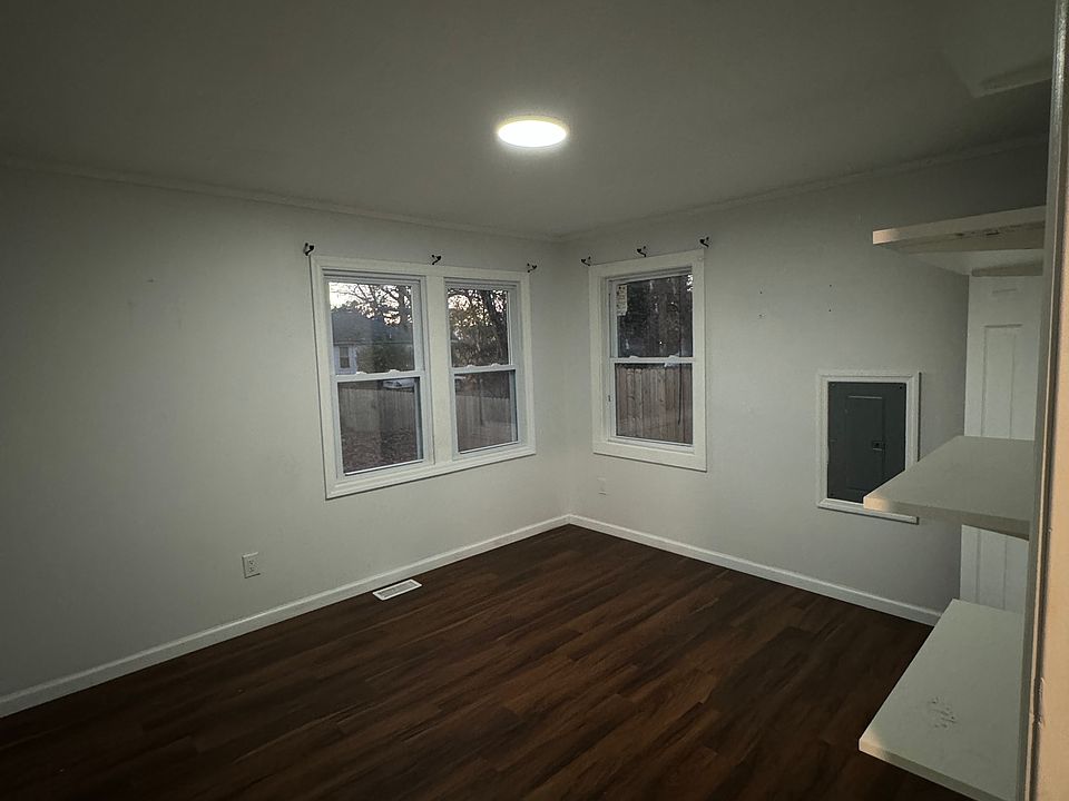 1st image of 107 Moriches Dr