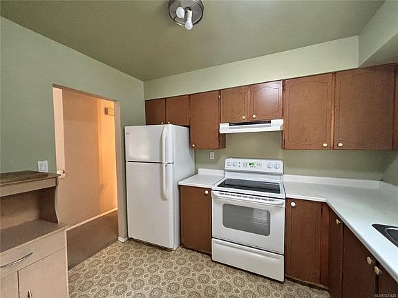 3rd image of 649 Nimpkish Dr