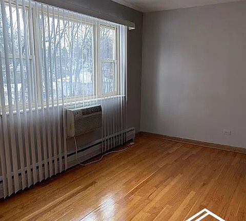 2nd image of 1653 Oakwood Ave APT 2C