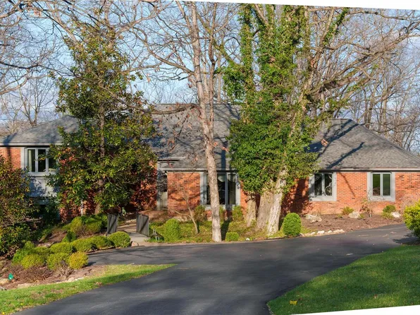 830 Bluespring Ln, Saint Louis, MO 63131