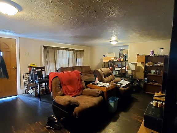 4th image of 504 Demoss St