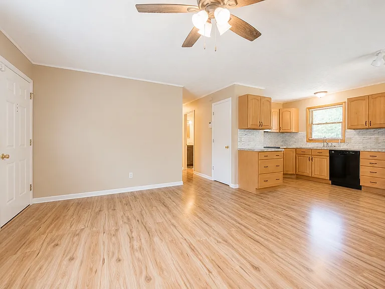 3401 Brookside Dr — Photo 2