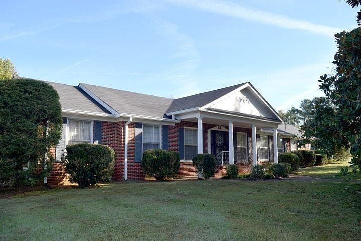2nd image of 1810 Avon Rd