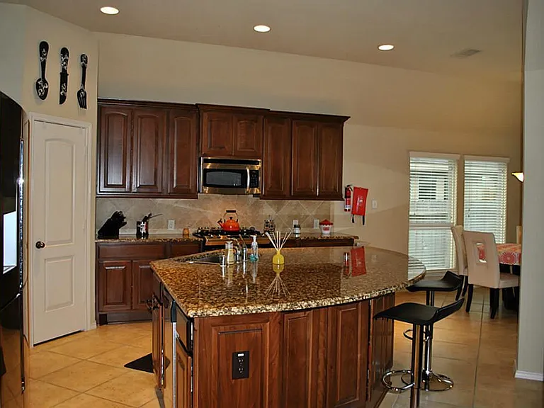 1403 Laura Hills Ln — Photo 6