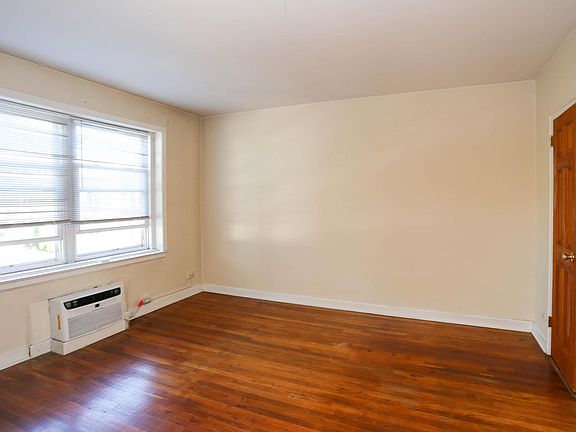 5th image of 108 Woodside Grn #B2