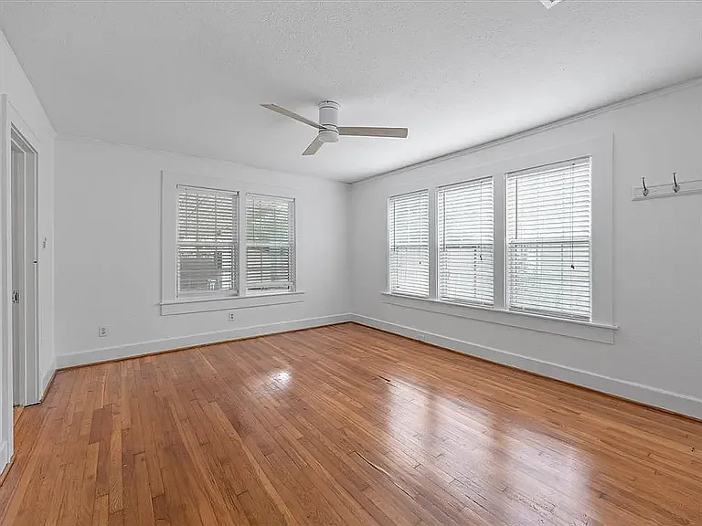3221 Greene Ave — Photo 7