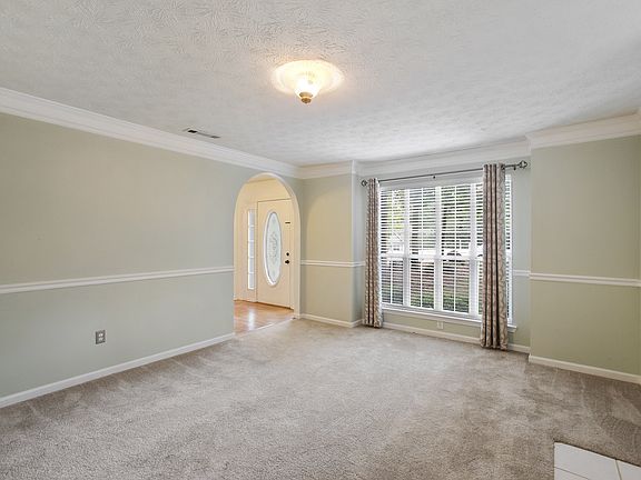 4th image of 26 Danbury Hl