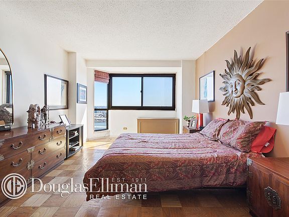 4th image of 1725 York Ave APT 31C