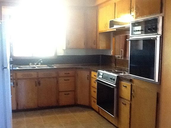 3rd image of 225 W Bradford Ave