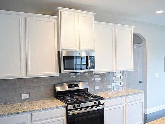 Kitchen tiled backsplash