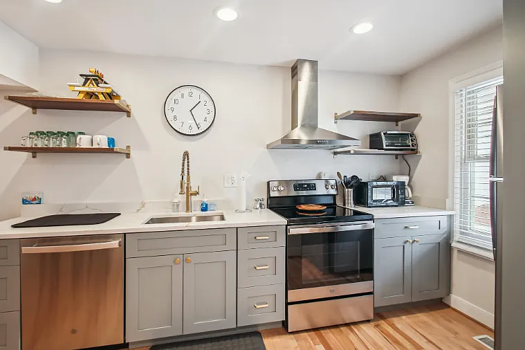 2 bed, 1.5 bath, 1000 sqft, $2,500 — Photo 2