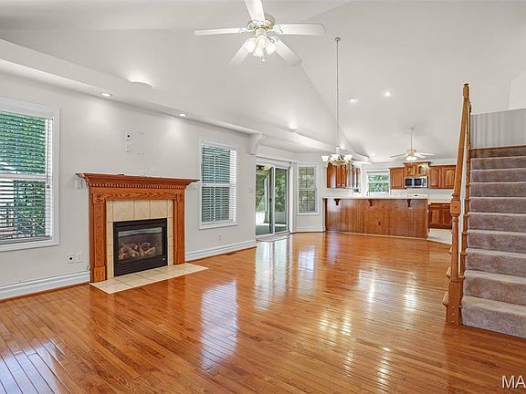 3rd image of 14 Berry Patch Ln