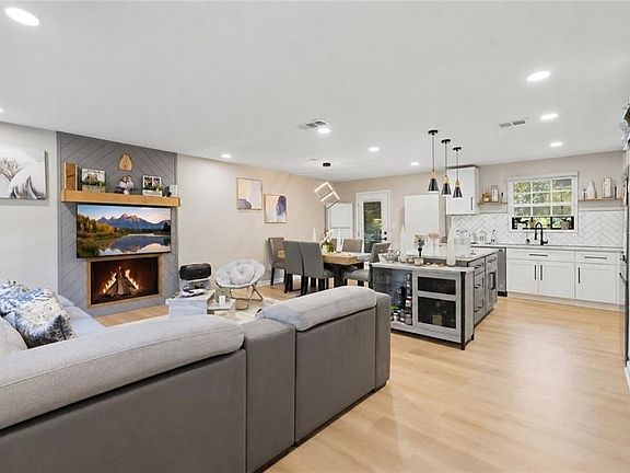 5th image of 3316 Alcazar Dr