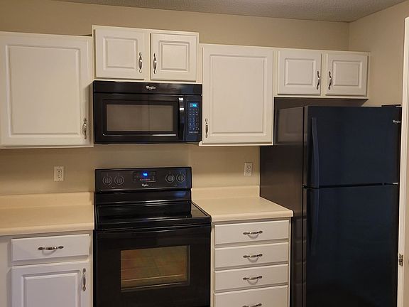 5th image of 404 Orchard View Ct #404
