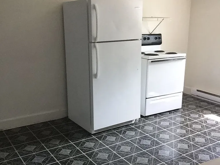 110 W Walnut St — Photo 7