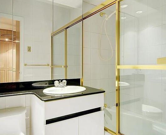 5th image of 11949 Union Tpke APT 4F