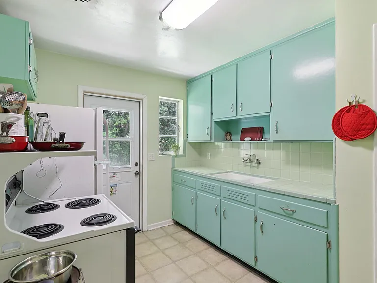 4109 Sudbury Ave — Photo 5