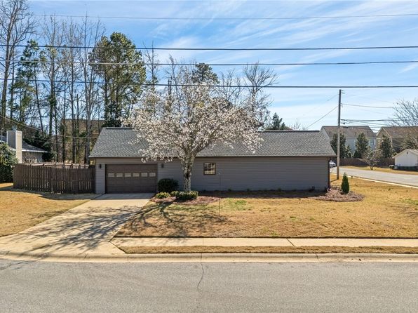 859 Dekalb St, Auburn, AL 36830