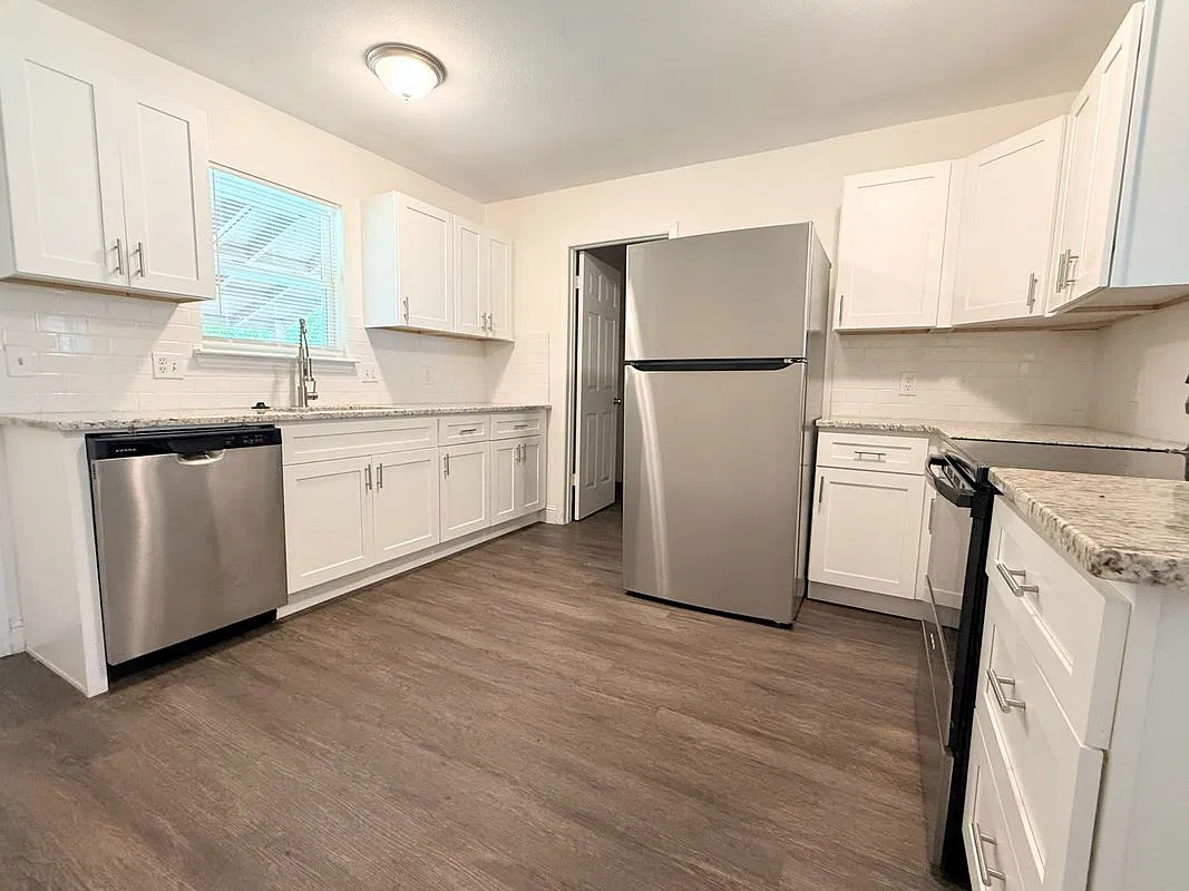 3 bed, 2.0 bath, 1387 sqft, $1,695 — Photo 3