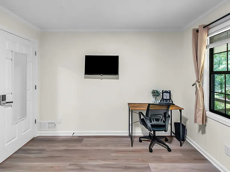 1812 Wiggins Cir SW — Photo 18