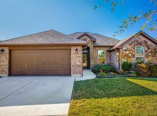 104 Valle Ct, Azle, TX 76020