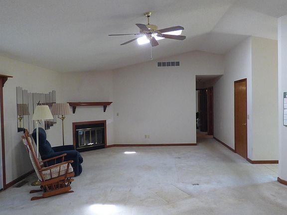 4th image of 757 Park Plaza Dr