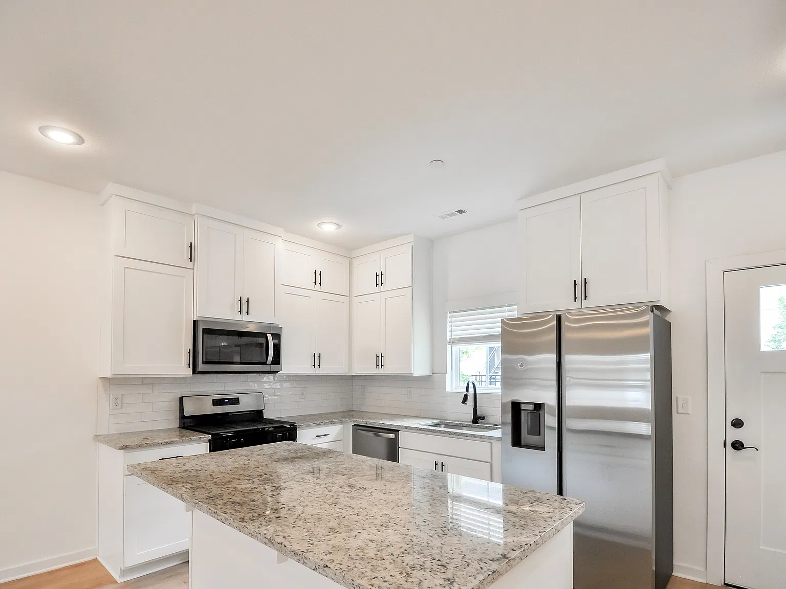 1863 S Garland Ave — Photo 3
