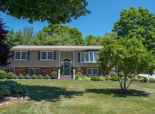 4 Woodbine Dr, Mahopac, NY 10541