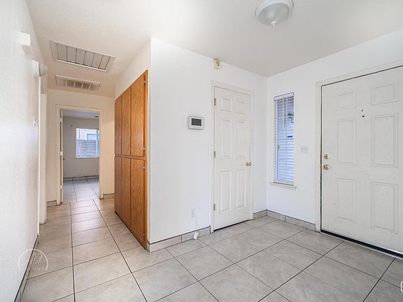 5th image of 837 Juanita St