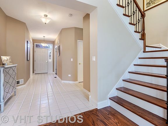 3rd image of 2062 Glenlake Dr