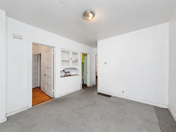 4th image of 955 N Central Park Ave