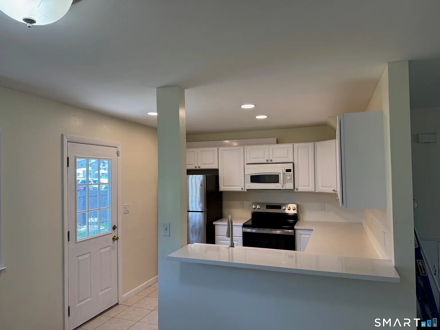 3 bed, 1.0 bath, 1200 sqft, $2,900 — Photo 4
