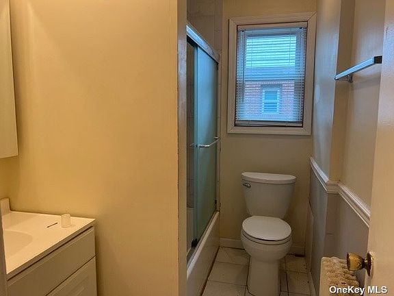 3rd image of 50 The Cres APT D1