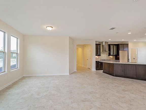 4th image of 54 Starlis Pl