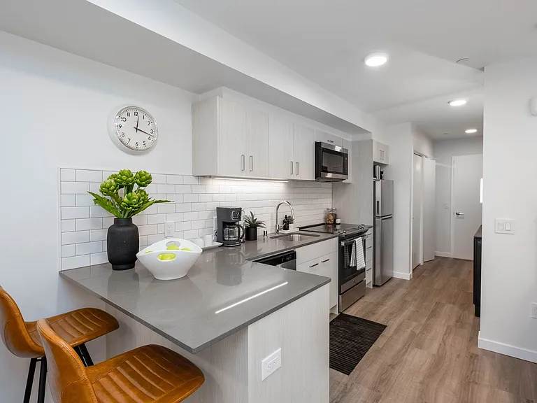 Plaid Apartments — Photo 4
