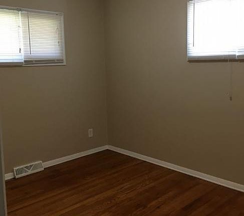 4th image of 15525 Maple St #House