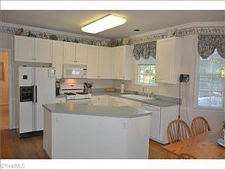 4th image of 3 Old Orchard Ln